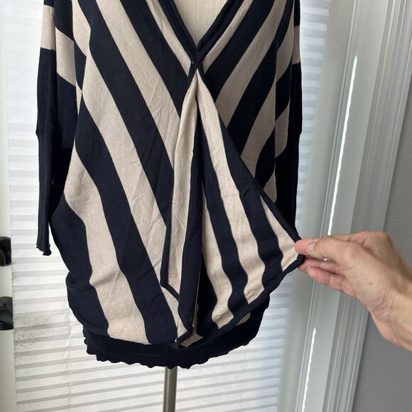 Adrienne Vittadini Sweatshirt V-neck Striped black-tan, Size L(see measurements) - Picture 3 of 8